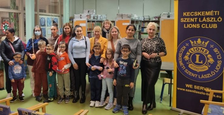 Nyolc első osztályos kisgyermek kapott szemüveget a Kecskeméti Szent László Lions Clubtól