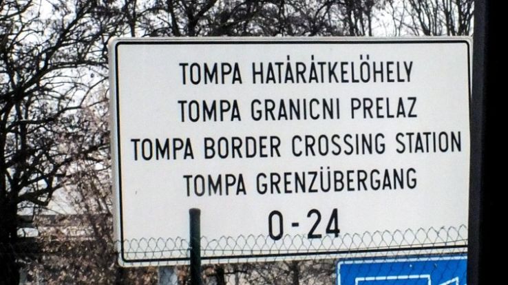 Francia rendőrök körözték – Tompán bukott le hamis útlevéllel