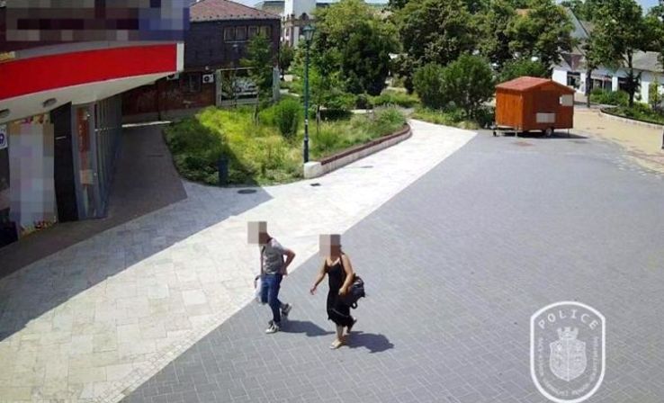 Alvó nőt fosztottak ki a vonaton, a kamerák mindent rögzítettek