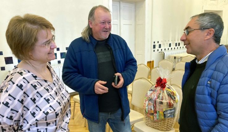 Ajándékkosárral köszönte meg Anikónak a becsületességet a félmilliót elvesztő, majd visszakapó Tibor