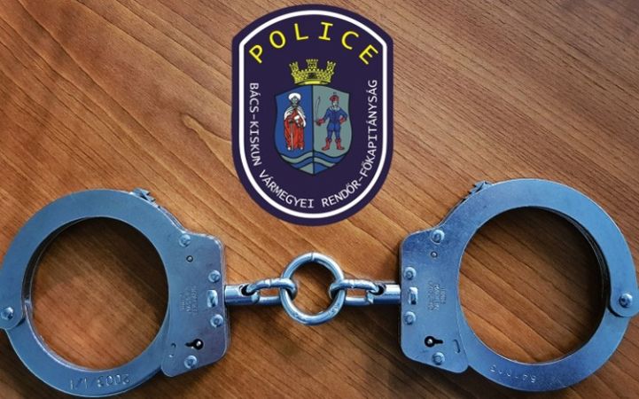 Rendőrök ébresztették… a sértettet