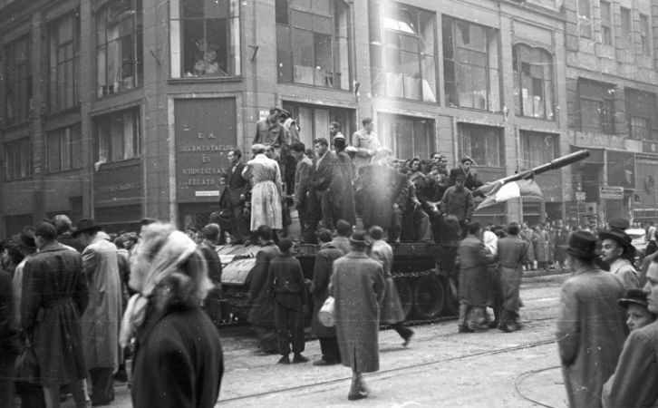 A Kecskeméti Magyar Képtár 1956 hősei előtt tiszteleg új kiállításával