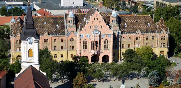 Kecskemét Önkormányzata idén is támogatja a rászoruló családok iskolakezdését