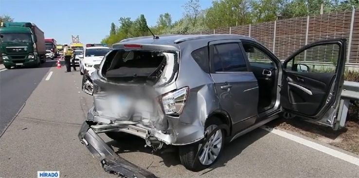 Baleset miatt állt a forgalom az M5-ös sztrádán