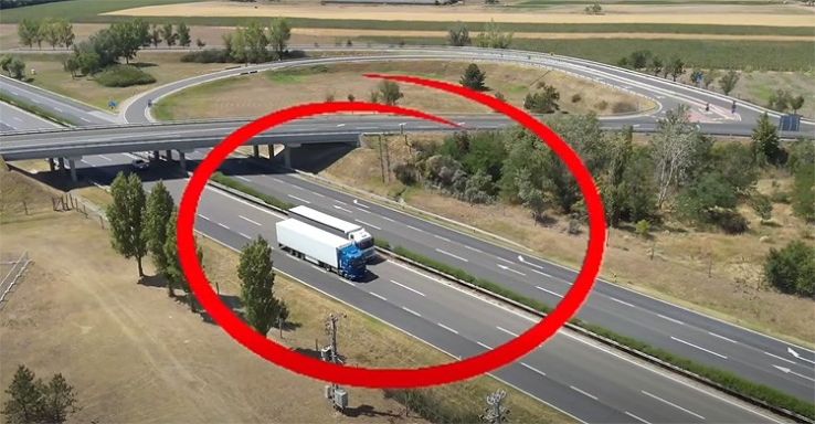 Drónnal figyelték az M5-öst Bács-Kiskunban: öt kamionost bírságoltak meg, 1403 gyorshajtót is bemértek
