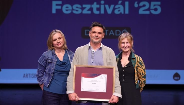 Átvette az eSzínház'25 Fesztiválon megítélt díjait a Ciróka Bábszínház