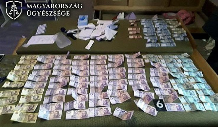 Fogyasztókat és kereskedőket ellátó droghálózatot működtettek