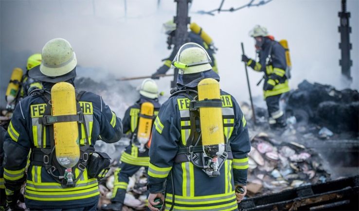 Családi ház tetőszerkezete égett Kecskeméten