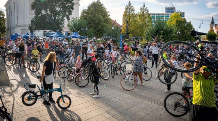 Megmozdult Kecskemét: bringások lepték el a belvárost az Európai Mobilitási Héten