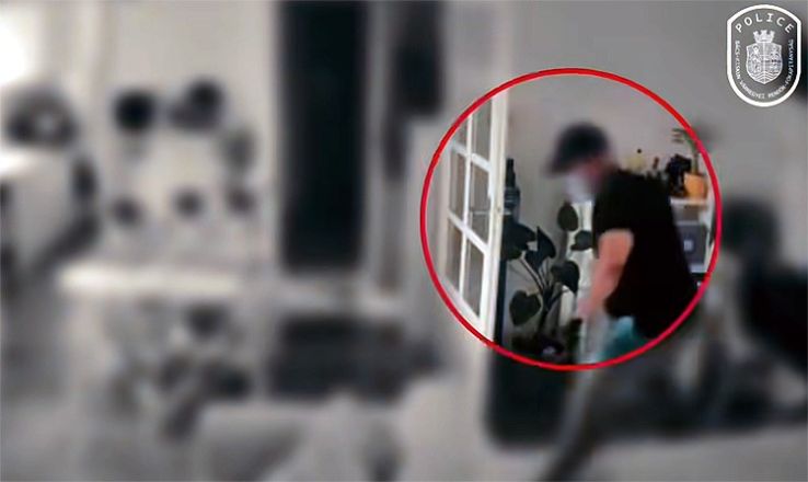 A biztonsági kamera segítségével "élőben" buktatta le a betörőt a lakástulajdonos (VIDEÓ)