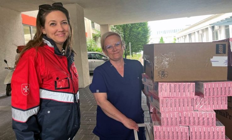 1200 terhességi teszt érkezett adományként a kecskeméti kórház Szülészeti-Nőgyógyászati Osztályára