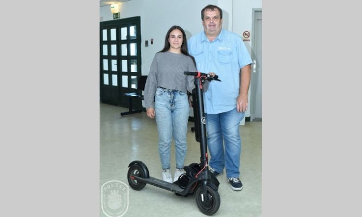 Lopott rollerrel gurult – Elfogták