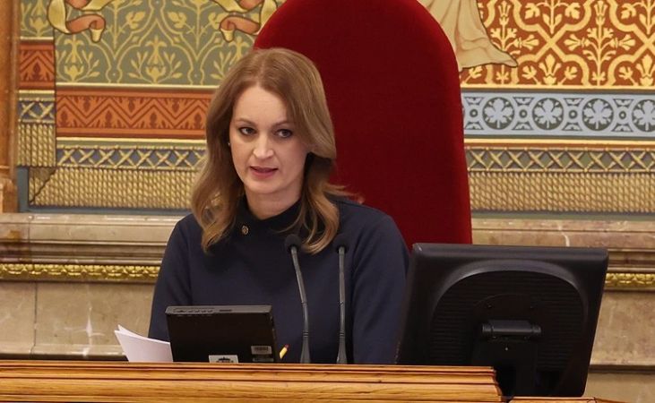 A parlamenti balhék után elnézést kért az országtól Forsthoffer Ágnes: „...nem voltak méltóak...”