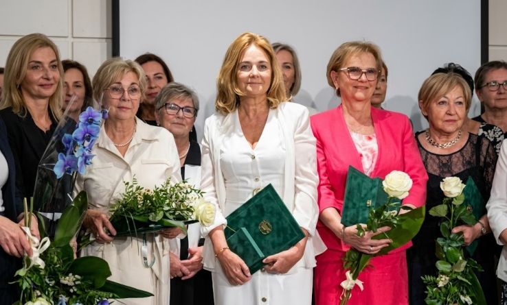 Több mint négy évtized a betegekért – Rangos szakmai díjat kapott Dr. Nagy Andrásné Márta, a kecskeméti Rendelőintézet vezető asszisztense