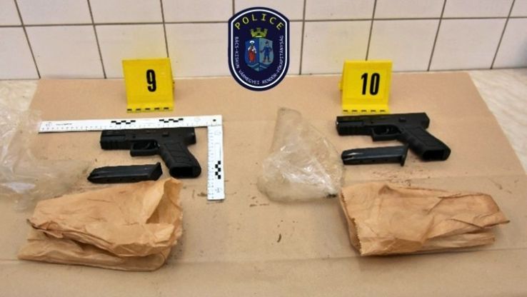 Körözött fegyvercsempészeket fogtak el Tompán