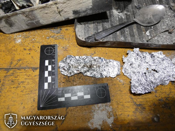 Másfél éven át árulta a „kristály” fantázianevű tudatmódosító szert a nő