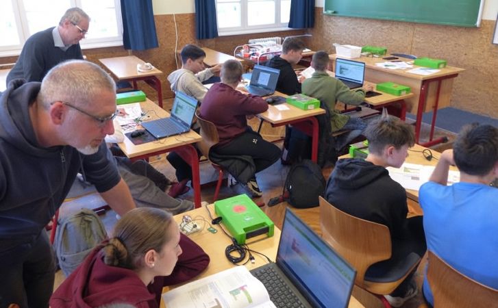 Kutatók Éjszakája a Kecskeméti Piarista Iskola Öveges Diáklaborjában