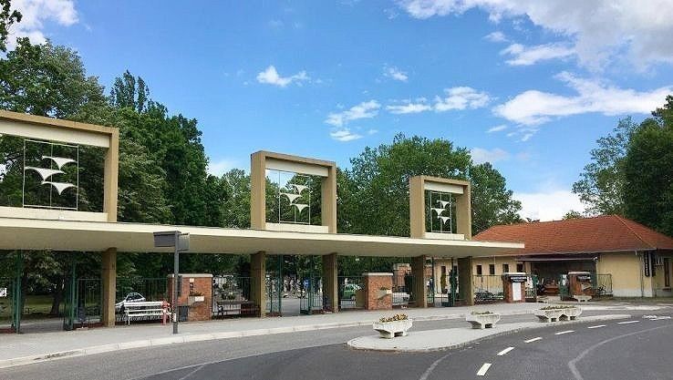 A Kecskeméti Köztemető Mindenszentek és Halottak napi nyitvatartási, temetési- és behajtási rendje