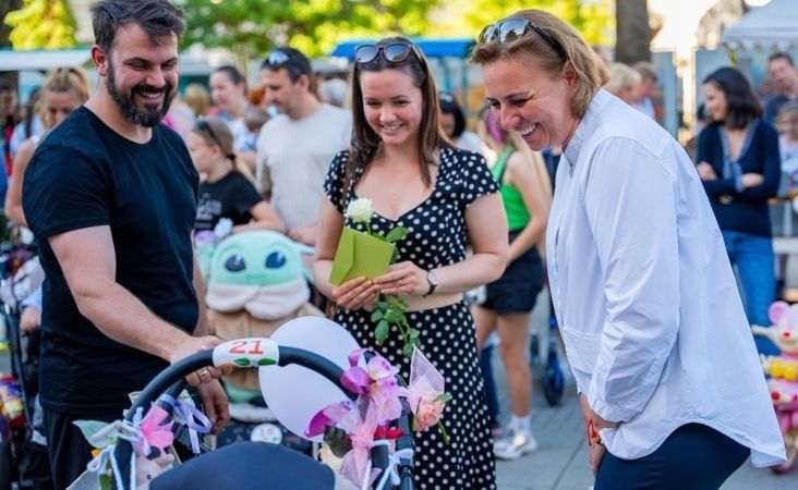 Babakocsik és kismotorok lepik el a belvárost – Ismét jön a családi felvonulás Kecskeméten