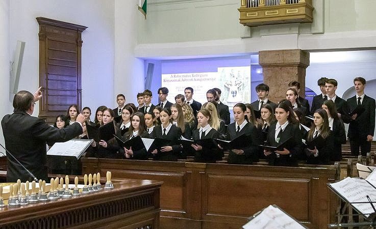 A Református Kollégium Kórusainak Adventi Hangversenyét rendezik meg hétfőn a református templomban