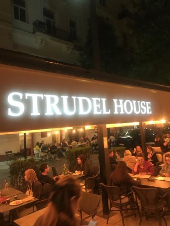 A logó is lehet fényes és világíthat az éjszakában