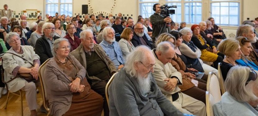 Nagy érdeklődés mellett nyílt meg a XIII. Kortárs Keresztény Ikonográfiai Biennálé