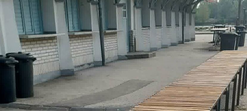 Megújulnak az elárusító asztalok a Szent László körúti vásártéren
