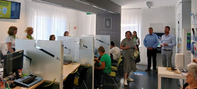 Navracsics Tibor: emeljük a béreket a közszolgálatban