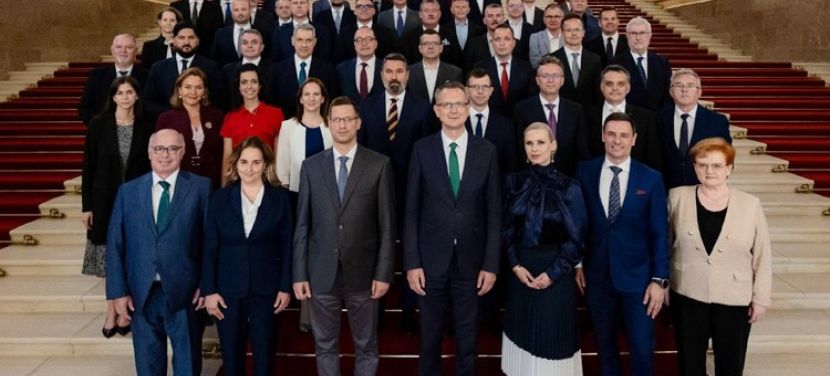 Magyar Péter: az NKA-ügy kérdésessé teszi, hogy a fideszes képviselők jogszerűen ülhetnek-e a parlamentben