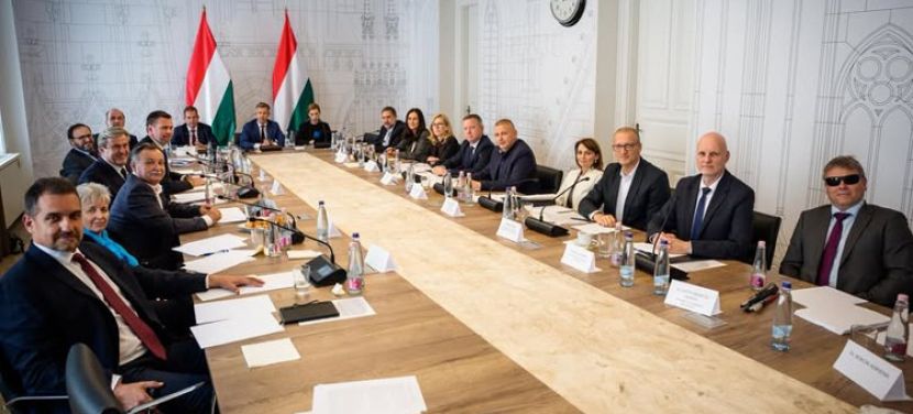 Magyar Péter: a kegyelmi dosszié nyilvánosságra hozataláról is tárgyalt a kormány