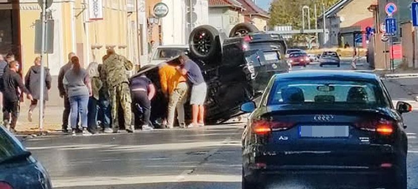 Karambolozott, majd felborult egy autó Kecskeméten
