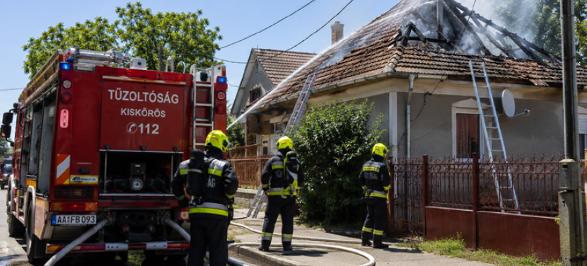 Két izsáki helyszínen is munkájuk akadt szombaton a tűzoltóknak