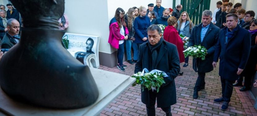 Méltó Tisztelgés: Katona József Születésének Évfordulóján Emlékeztek Kecskeméten