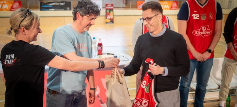 Megtelt a lelátó az Univer Kupa 20 közönségtalálkozón