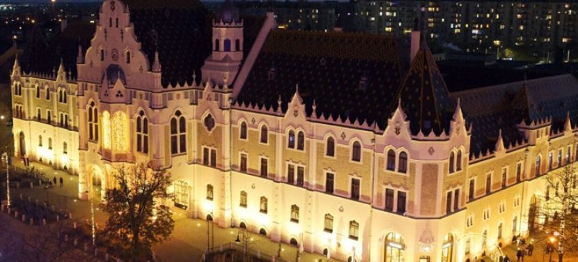 Kecskemét lekapcsolja a Városháza díszkivilágítását az országos villamosenergia-helyzet miatt