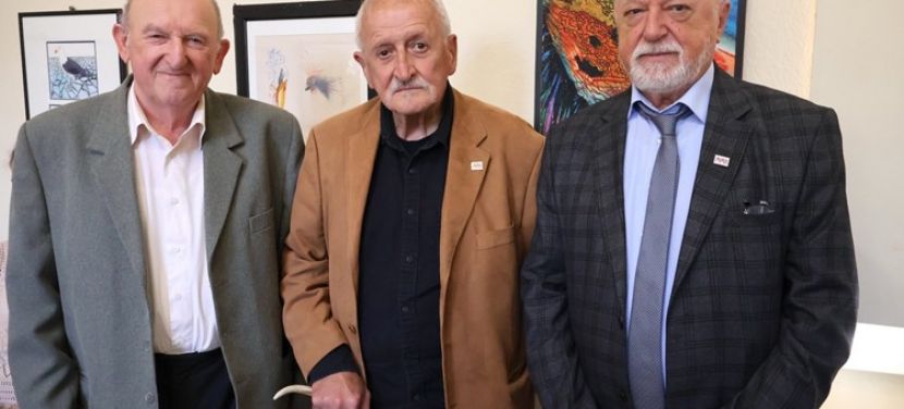 Különleges madárvilág költözött a galériába – Három művész mutatja meg a szárnyasok titkait