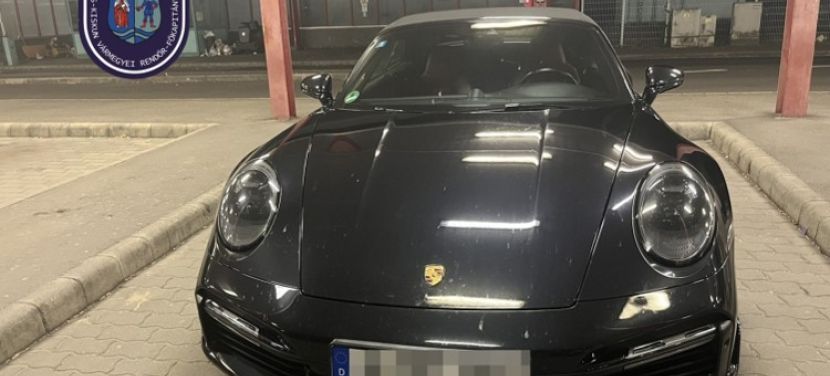 Körözött luxusautót találtak Tompán