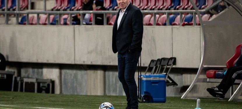 A cél megvan, amihez a háttér adott