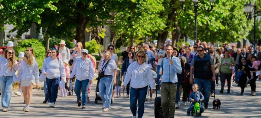 Felvonulással és közös ültetéssel kezdődött a Hírös Születésünnep