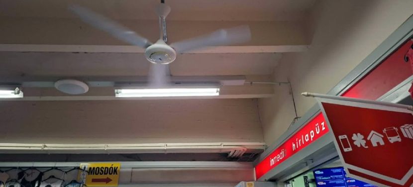Ventilátorok enyhítik a hőséget a Budai utcai piaccsarnokban