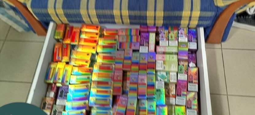 Két Vapsolo átadásával bukott le, majd 185 illegális e-cigarettát foglalt le nála a NAV
