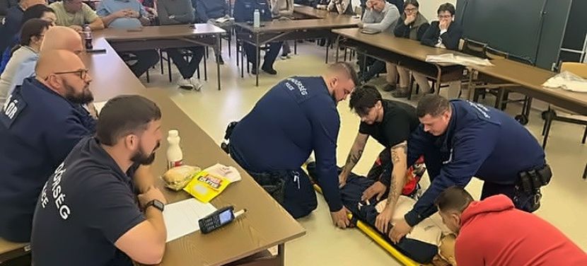 Elsősegélynyújtó képzést tartottak a kiskunfélegyházi rendőrkapitányságon