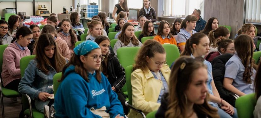 Lányok napja a Neumann János Egyetemen: betekintés a műszaki pályák világába