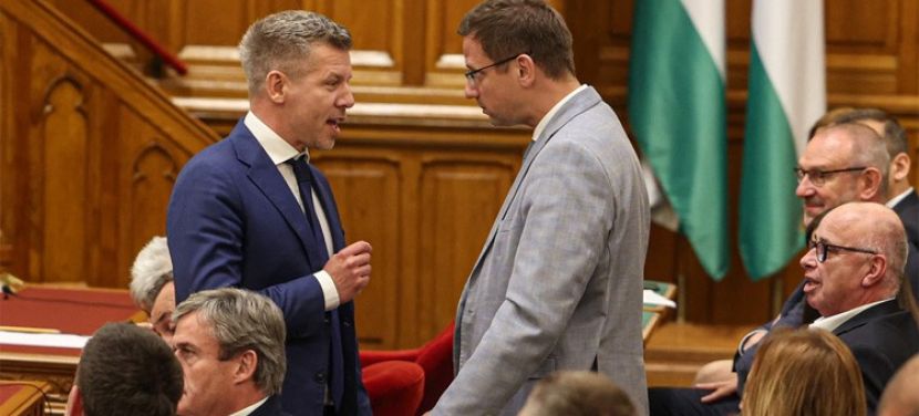 Óriási balhé a Parlamentben – Magyar Péter felpattant a helyéről, és átment Gulyáshoz, fél méterről üvöltött az arcába, csak úgy zúgott az ülésterem!