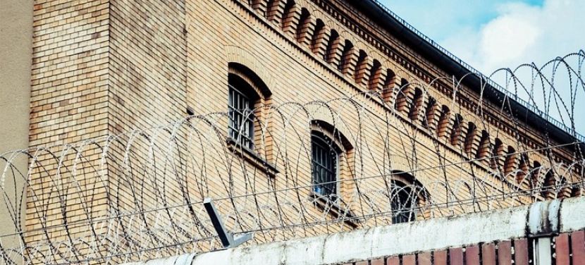 Rézkábeleket lopott, hamis húszezresekkel fizetett – Négy év börtönt kapott a visszaeső férfi