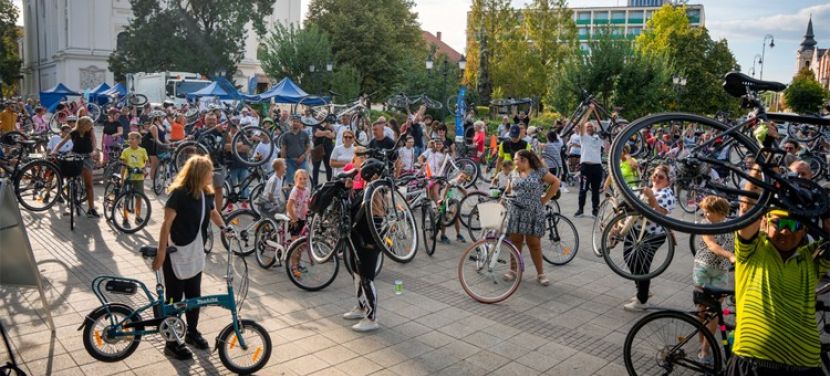 Megmozdult Kecskemét: bringások lepték el a belvárost az Európai Mobilitási Héten