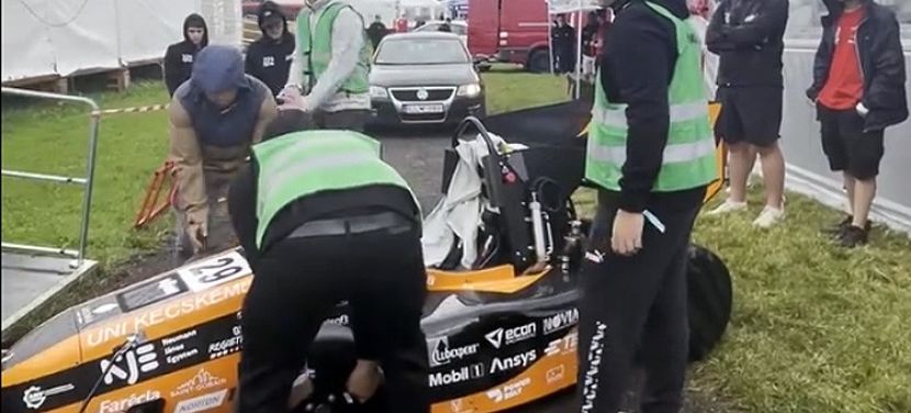 Már a statikus versenyszámokban is bizonyít a Neumann János Egyetem Formula Student csapata (VIDEÓ)