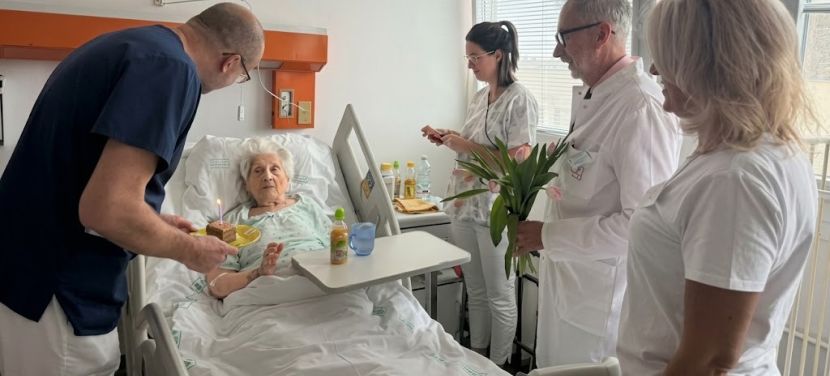 Százéves lett Piroska néni, akit a kórházban köszöntöttek fel