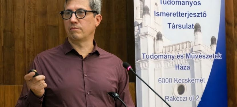 Telt ház előtt beszéltek a szürkehályogról