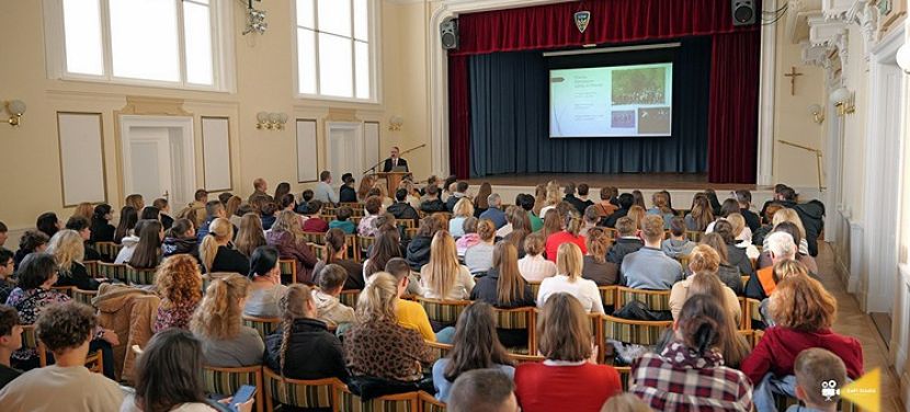 Teltházas nyílt nap volt a Piarista Gimnáziumban